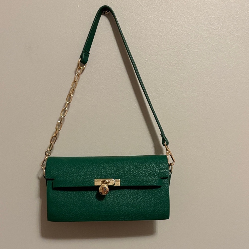 Stylish BC Green Leather Shoulder Bag with Gold Chain